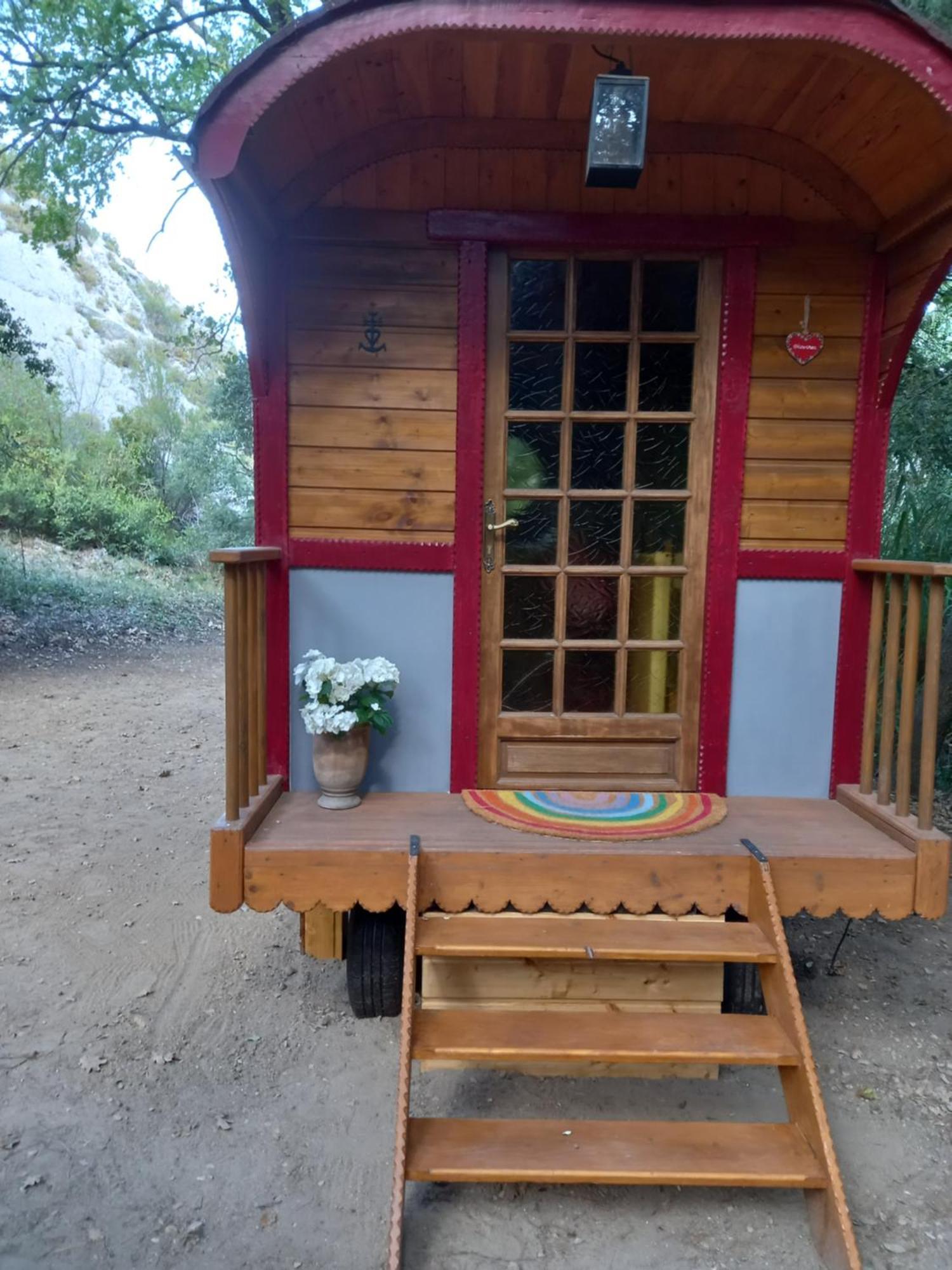 La Roulotte Du Petit Paradis Tente de luxe Saint-Rémy-de-Provence